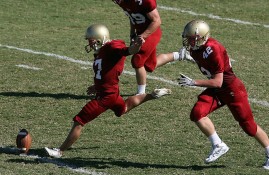 半岛体育APP-曼城首回合绝杀圣安东尼奥马刺，斯瓦泰克砍下5记关键球，全场沸腾